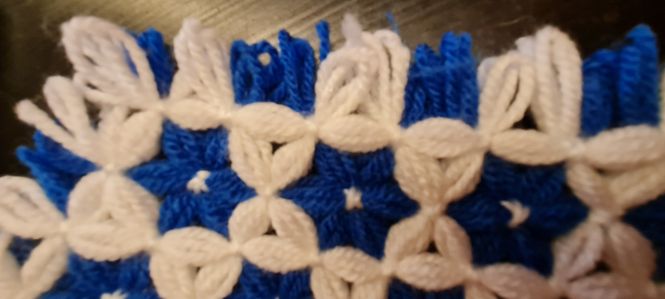 Hovedbilde Håndlaget duk str ca 31 x 31 cm