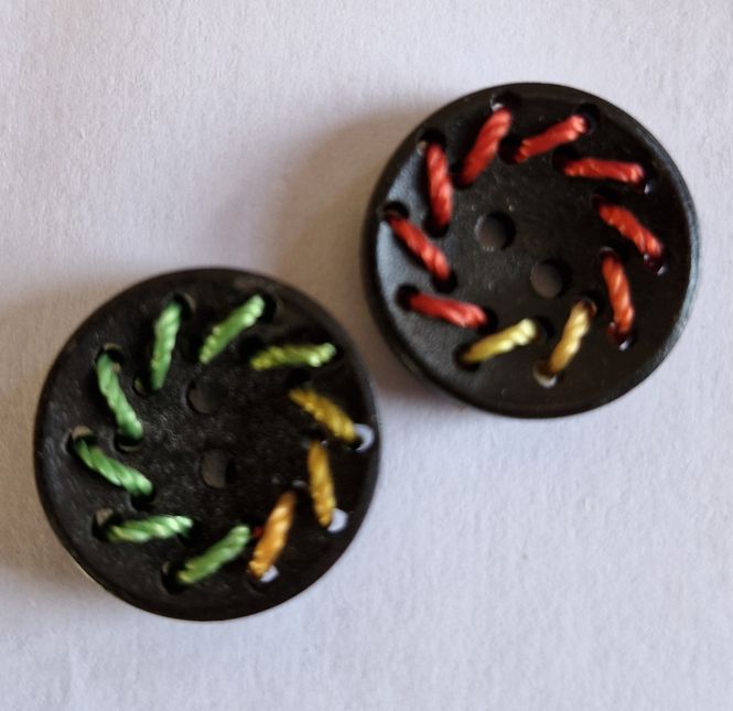 Hovedbilde Knapper 15 mm med trådpynt