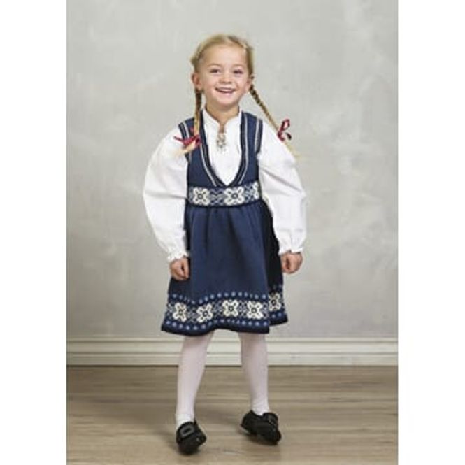 Hovedbilde Katalog 1603-7 Astrid festdrakt