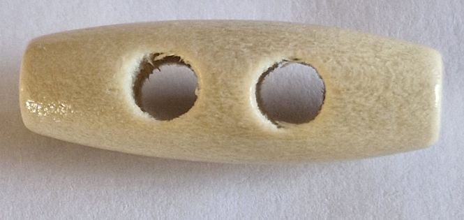 Hovedbilde Lang knapp m 2 hull. Trehvit. 30 mm